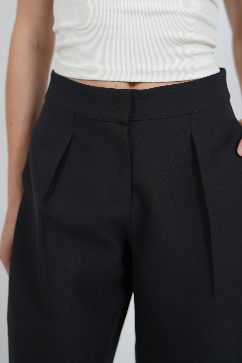 SCULPTED BERMUDA SHORTS