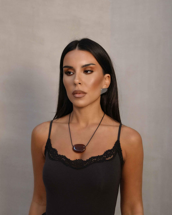 SCULPTURAL NECKLACE - RED